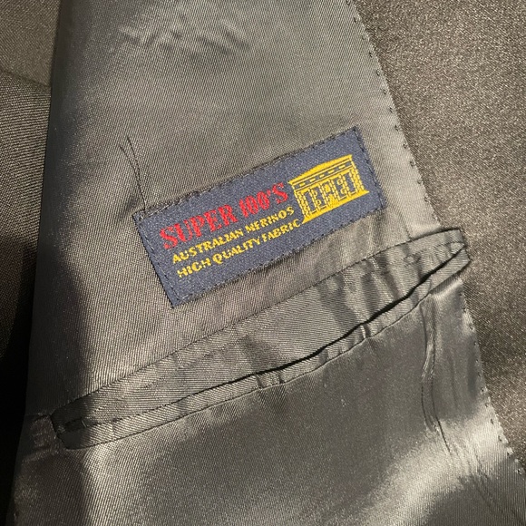 Milano Scala Tuxedo - Picture 10 of 12